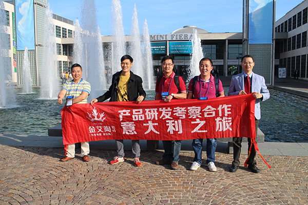 黄瓜视频网站陶瓷磚黄瓜视频APP免费下载董事長（中）帶隊歐州考察