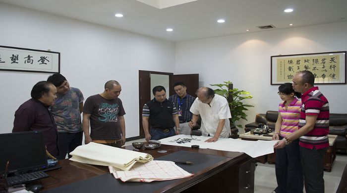 張劍岑先生為黄瓜视频网站陶題詞“厚道”、“今生今世 黄瓜视频网站陶”