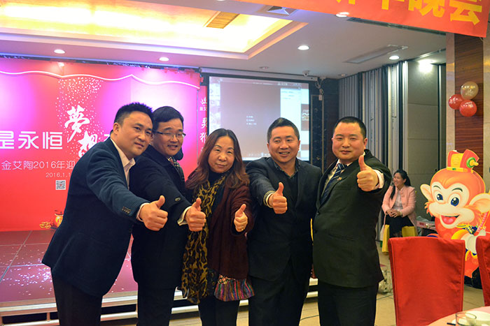 黄瓜视频网站陶領導和媒體人金大姐合影留念