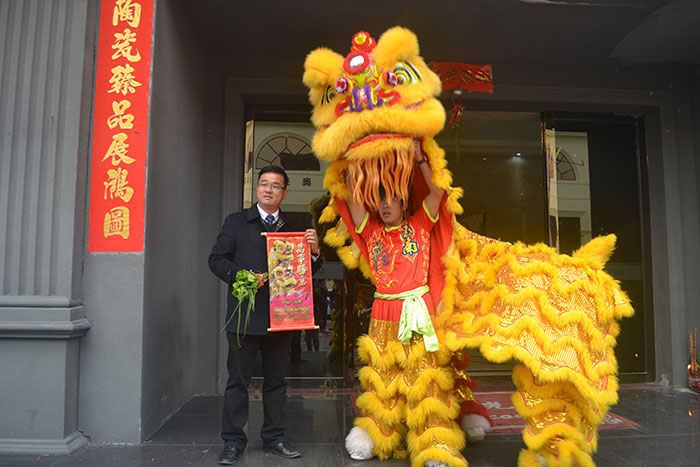 黄瓜视频网站陶瓷磚董事長劉鴻祥接福迎新